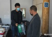 南長山街道發(fā)放分類垃圾桶，引領(lǐng)垃圾分類新風(fēng)尚
