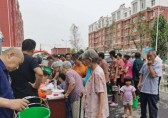 崔寨街道開展社區免費發放分類垃圾桶活動！