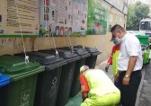 分類垃圾桶蓋上裝吊環 小改造帶來大方便