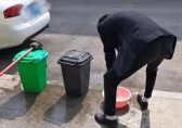 2月，給全村的垃圾桶來個大掃除
