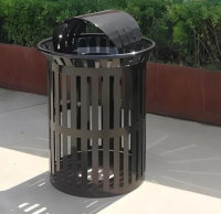 街道上的幾何詩當黑色不銹鋼垃圾桶成為城市藝術品